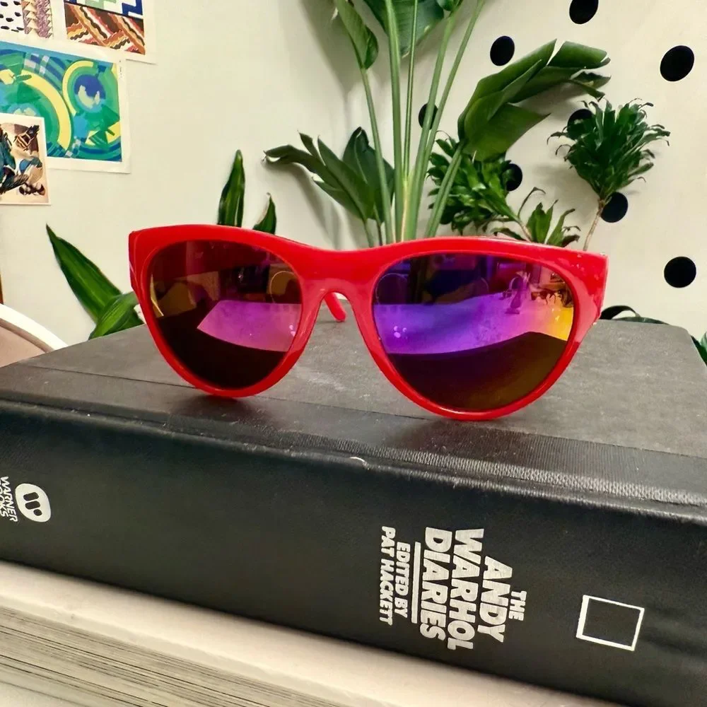 Unique True Vintage 1980s 3D Geometric Ribbed Texture Red Unisex Sunglasses